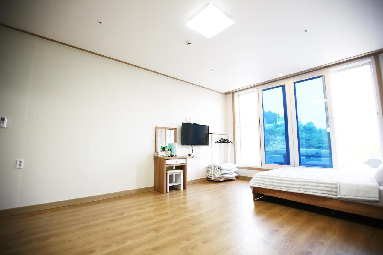 Flora Hostelpension Yeosu Εξωτερικό φωτογραφία